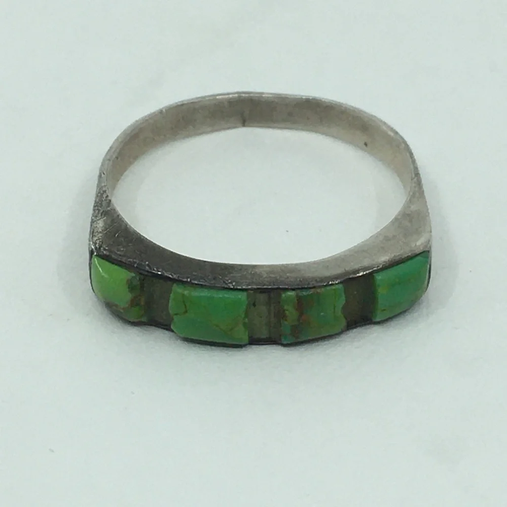 Vintage Native American Navajo-style Ring Green Gaspeite or Turquoise Stone Inly